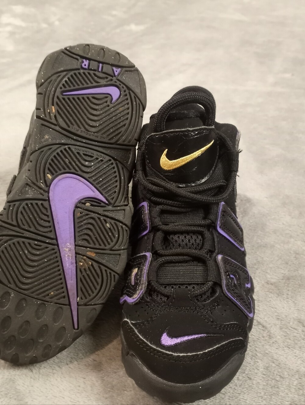 Nike Air kids More Uptempo sneakers in black with purple accents, size US 11C - Picture 6 of 9